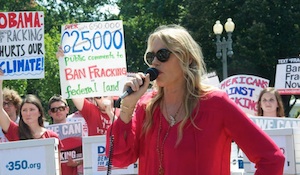 Daryl Hannah calls for a ban on fracking